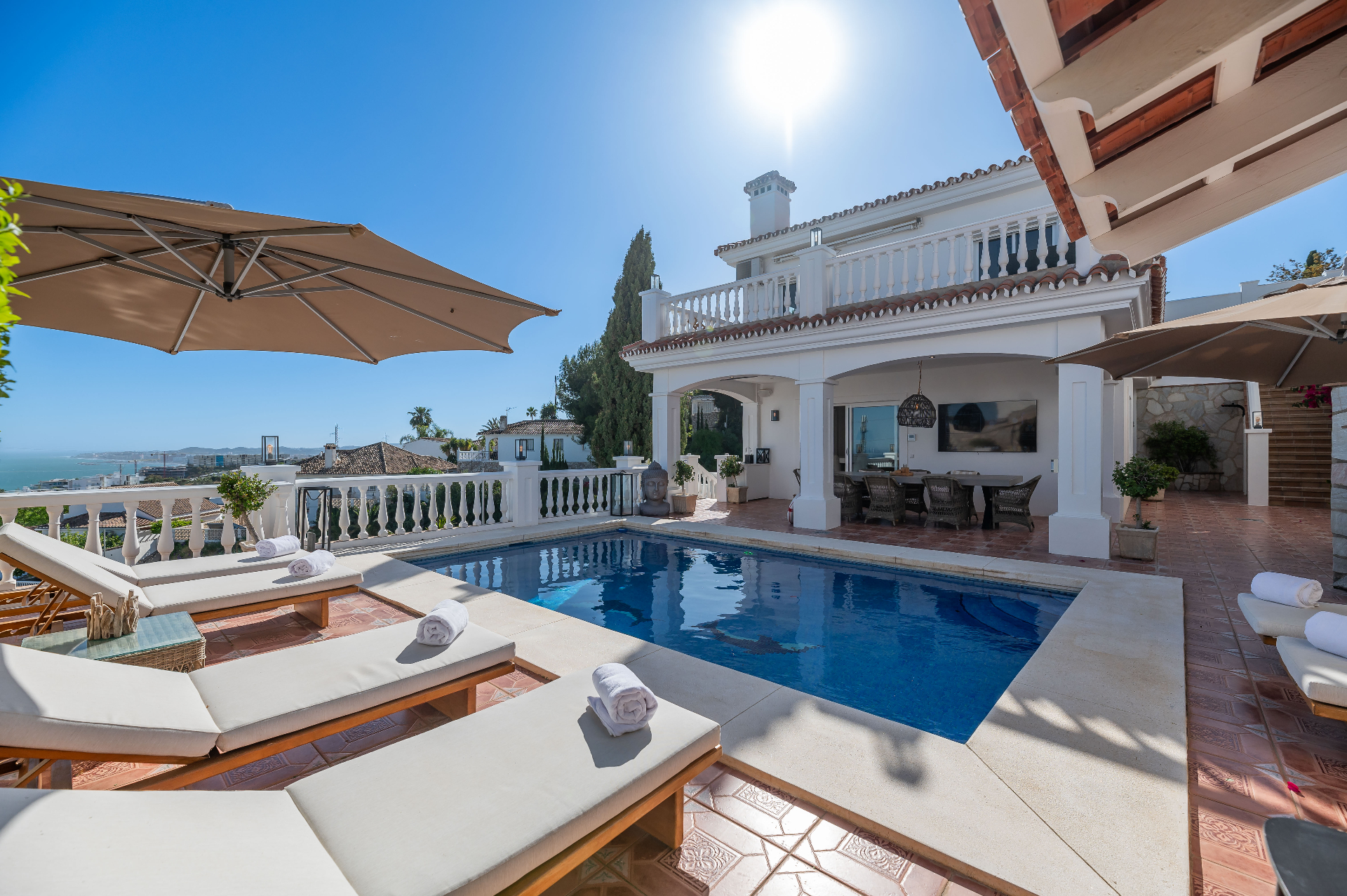 Villa BoraBora met privézwembad en bougainville aan de Costa del Sol